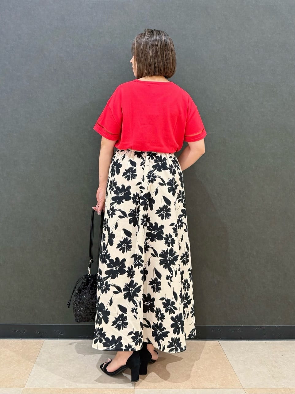 Megさんの「SHOO･LA･RUE｜【高レビュー/着丈選べる】華やかさをプラスする アソートロングスカート」を使ったコーディネート