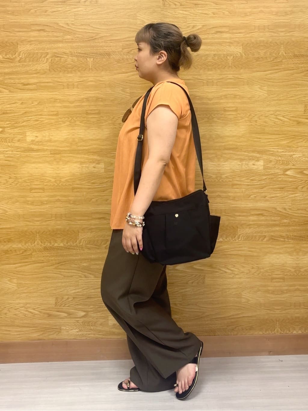 ぁむさんの「SHOO･LA･RUE｜【S-LL/洗濯後しわになりにくい】上品にきれい見え スラブギャザーブラウス」を使ったコーディネート