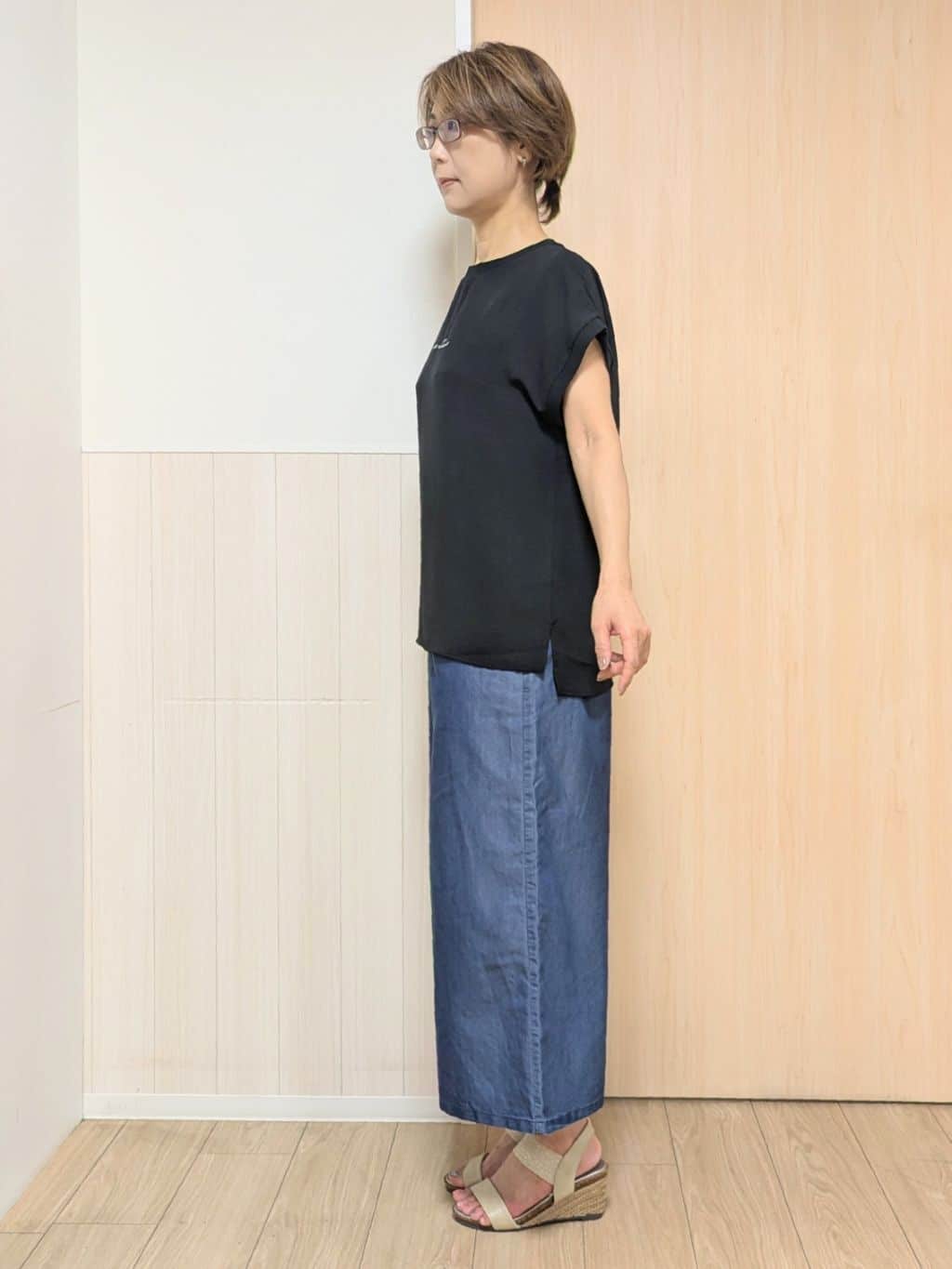 YuAさんの「SHOO･LA･RUE｜【洗える/S-LL/ひんやり】金ボタンがアクセント　大人のデニムガウチョパンツ」を使ったコーディネート