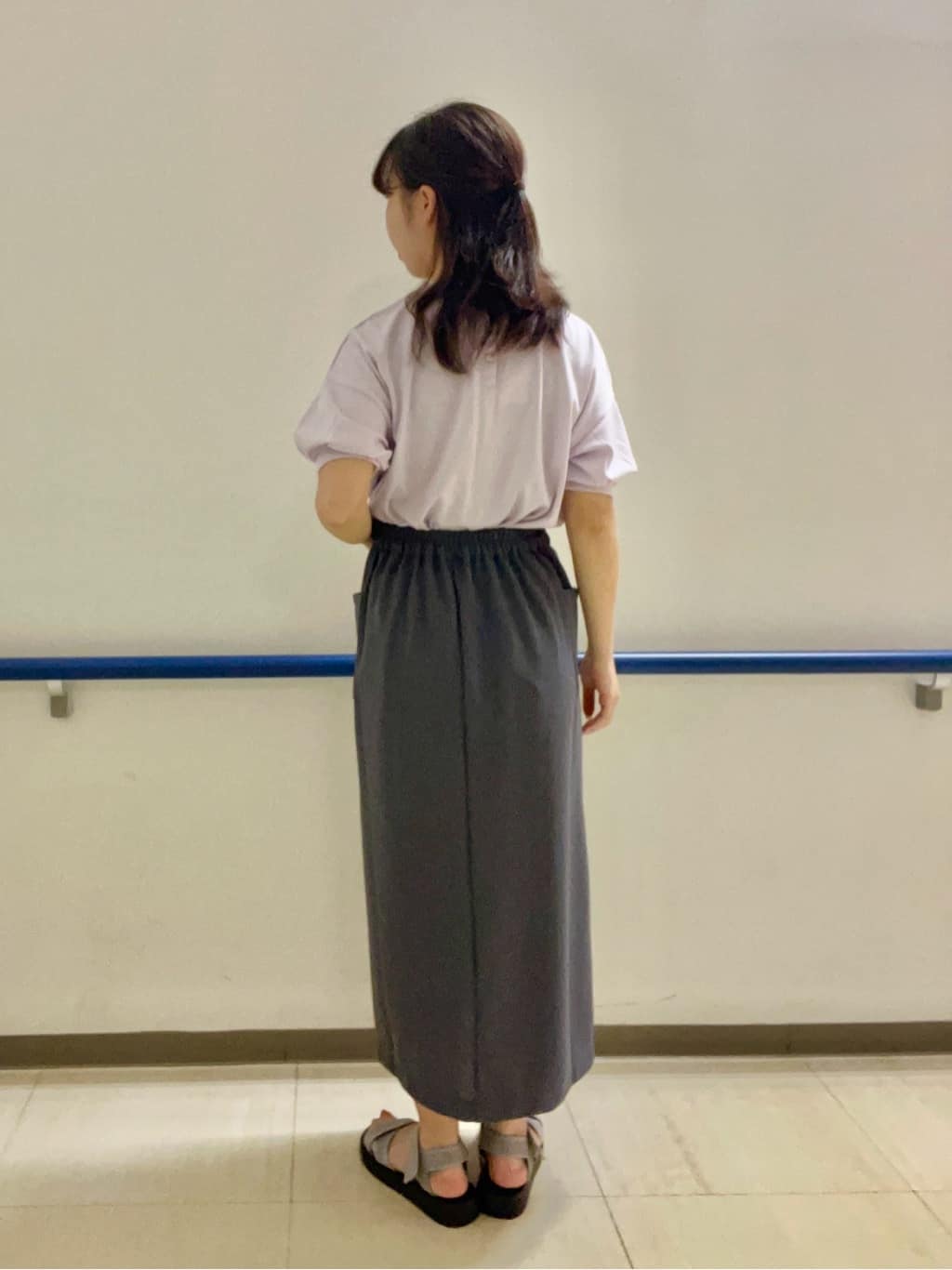 あもさんの「SHOO･LA･RUE｜【S-LL/ひんやり/UV】ぷっくりラメプリントロゴTシャツ」を使ったコーディネート