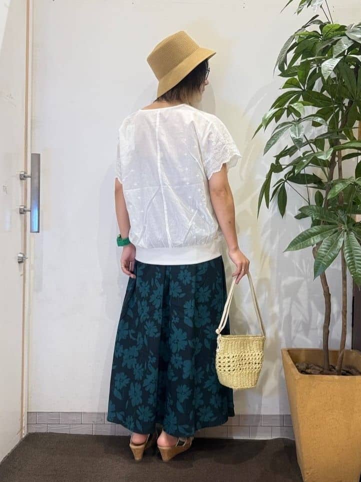 misakiさんの「SHOO･LA･RUE｜スカラップ刺繍レースが目を惹く ドルマントップス」を使ったコーディネート