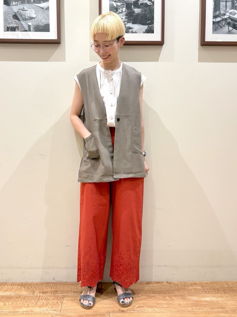 Ayumiさんの「SHOO･LA･RUE｜【S-LL/洗濯後しわになりにくい】上品にきれい見え スラブギャザーブラウス」を使ったコーディネート