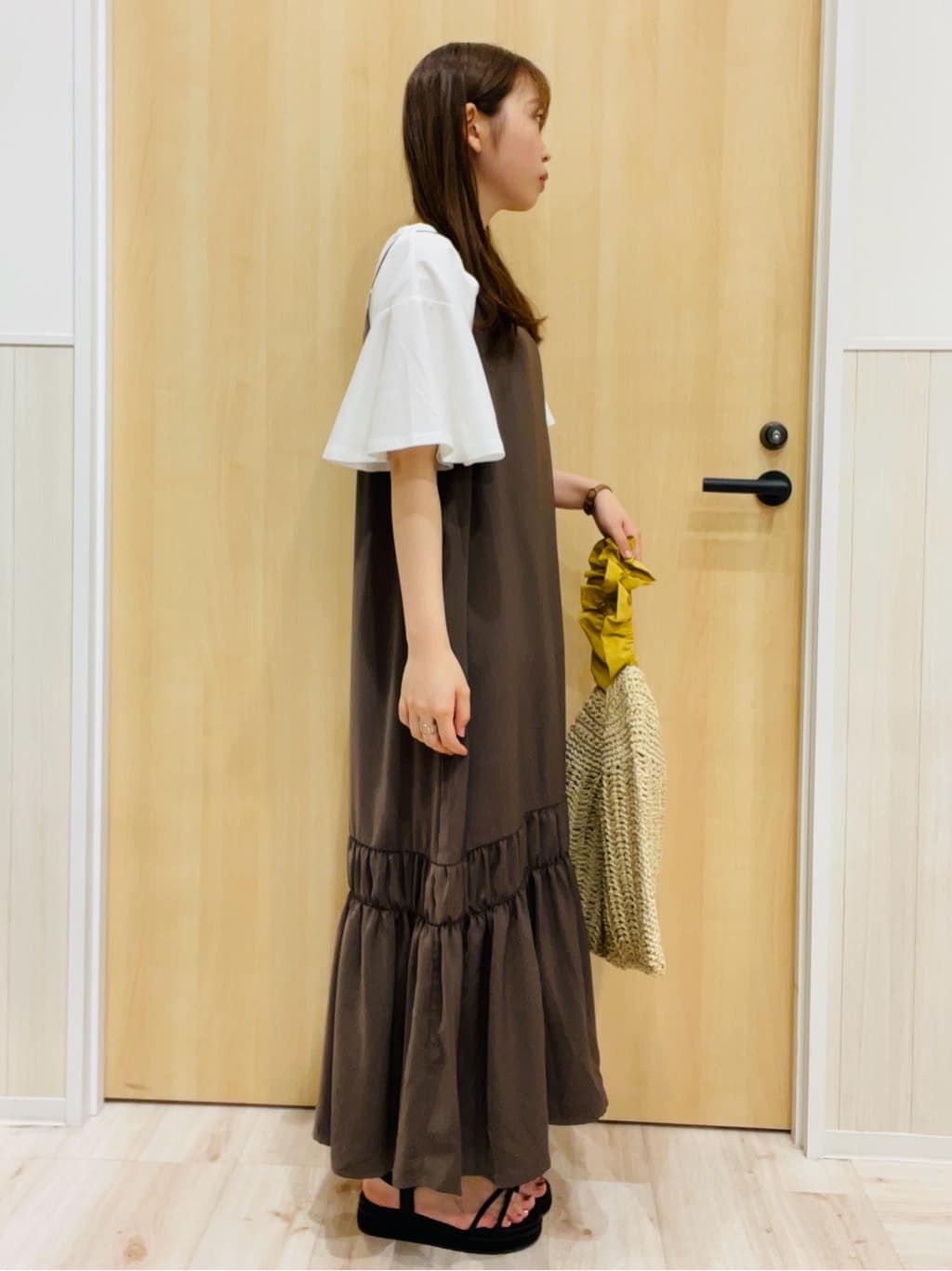 minamiさんの「SHOO･LA･RUE｜【ひんやり】シャーリングがアクセントに 大人のデザインキャミワンピース」を使ったコーディネート