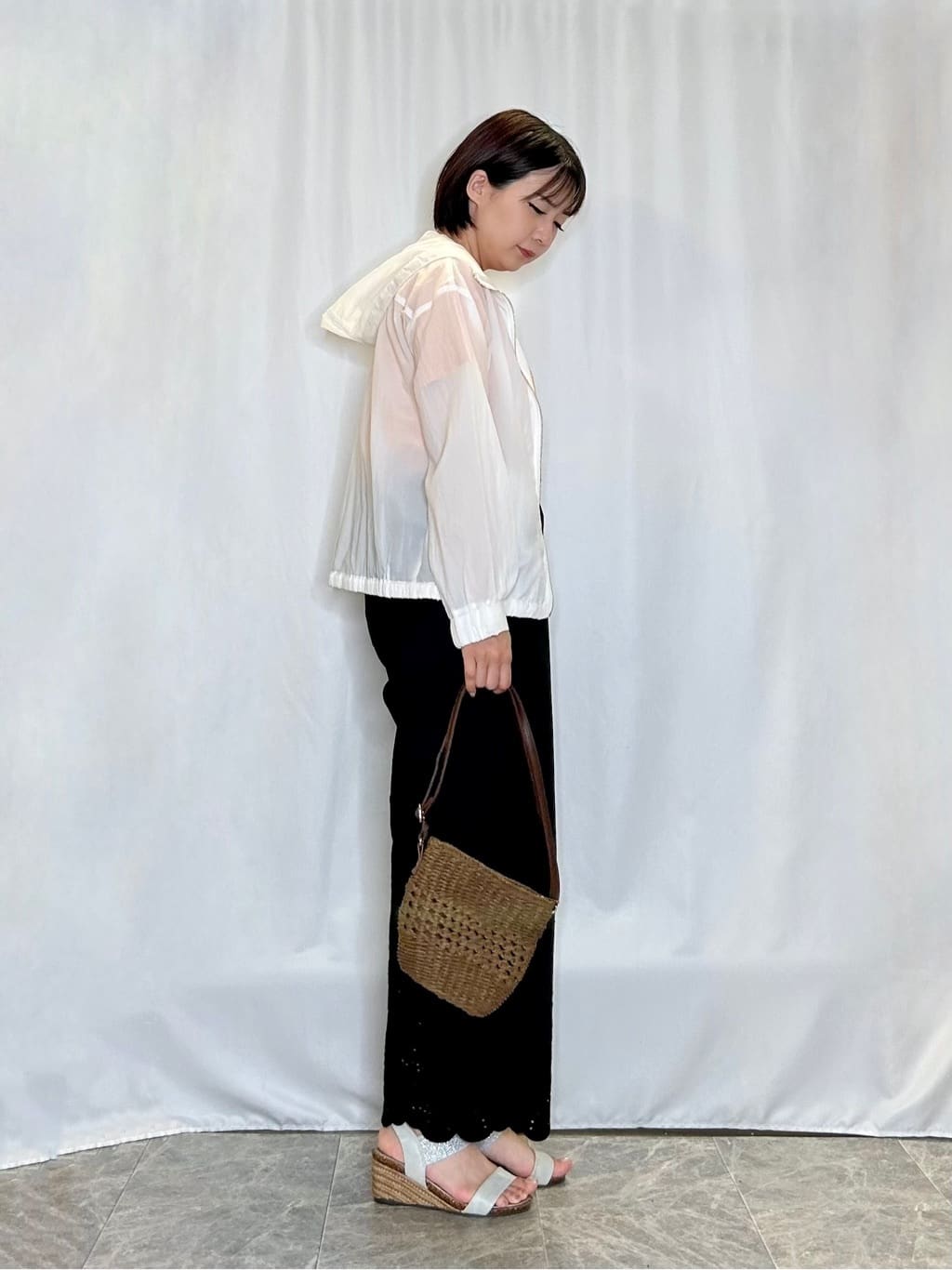 ネリさんの「SHOO･LA･RUE｜【S-LL】華やかさをプラスする 裾刺繍ストレートパンツ」を使ったコーディネート