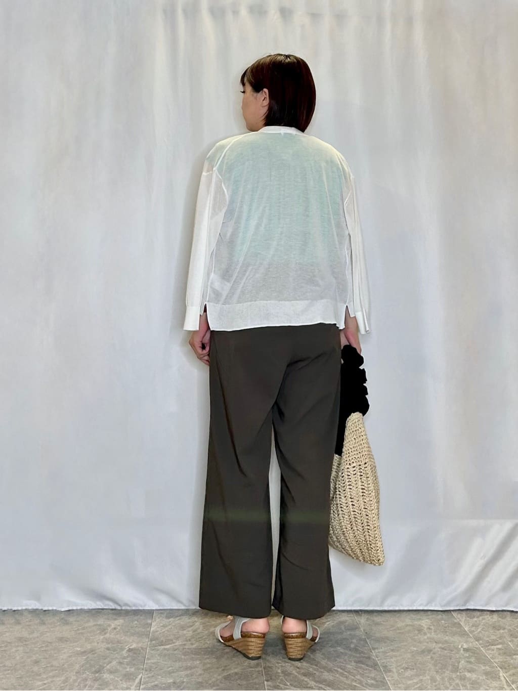 ネリさんの「SHOO･LA･RUE｜【S-LL/洗濯後しわになりにくい】上品にきれい見え スラブギャザーブラウス」を使ったコーディネート