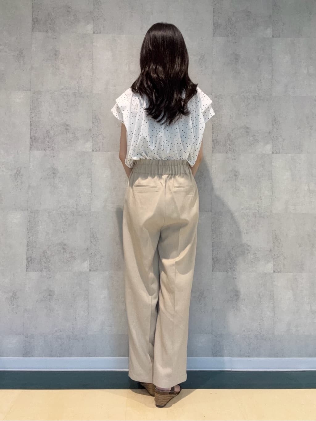 AOIさんの「SHOO･LA･RUE｜【S-LL/ひんやり】きちんと見えで好印象 ドット柄デザイントップス」を使ったコーディネート