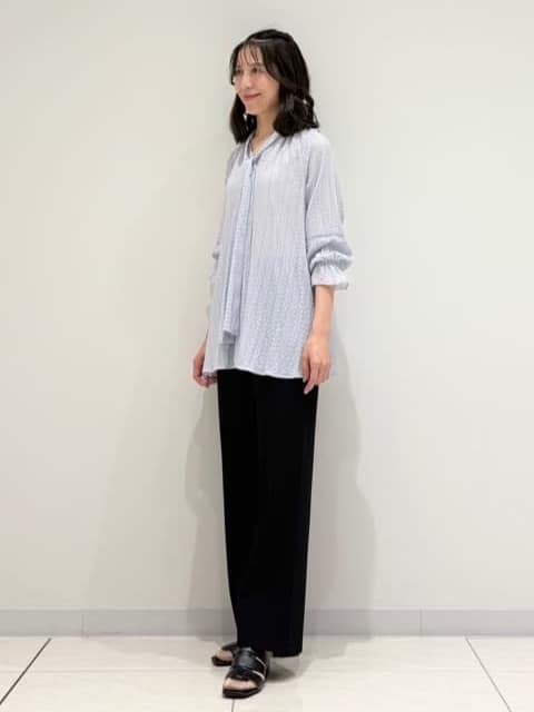 kayoさんの「INDIVI｜【洗える／シャーリング素材】ボリューム袖エアリーブラウス」を使ったコーディネート
