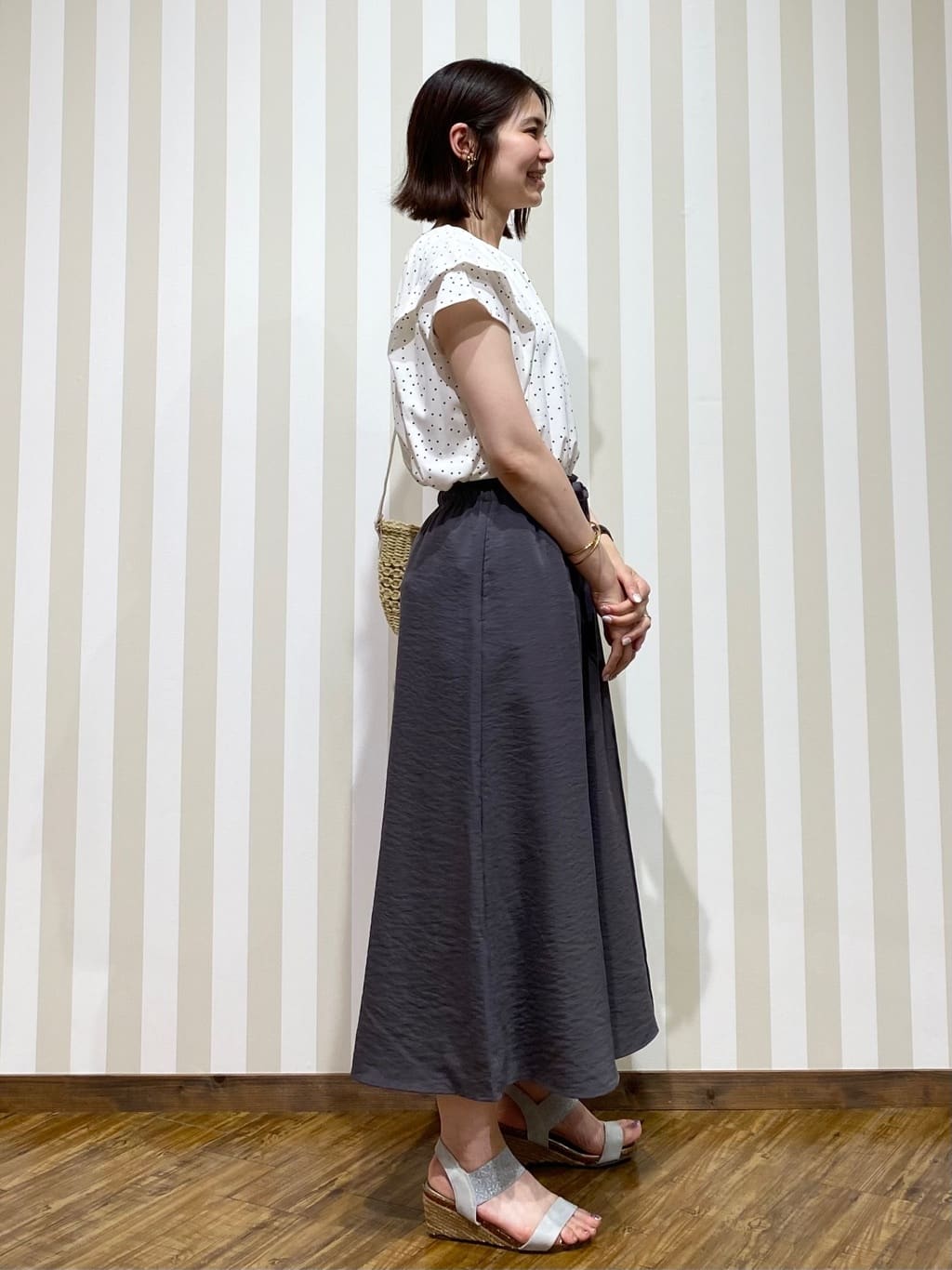 SAOさんの「SHOO･LA･RUE｜【S-LL/ひんやり】きちんと見えで好印象 ドット柄デザイントップス」を使ったコーディネート