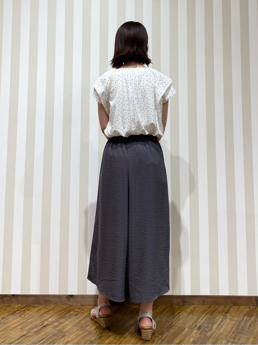 SAOさんの「SHOO･LA･RUE｜【S-LL/ひんやり】きちんと見えで好印象 ドット柄デザイントップス」を使ったコーディネート