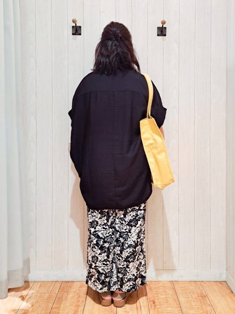kotomiさんの「SHOO･LA･RUE｜【ひんやり/選べる2柄】大人のリラックスコーデに プリント柄パンツ」を使ったコーディネート