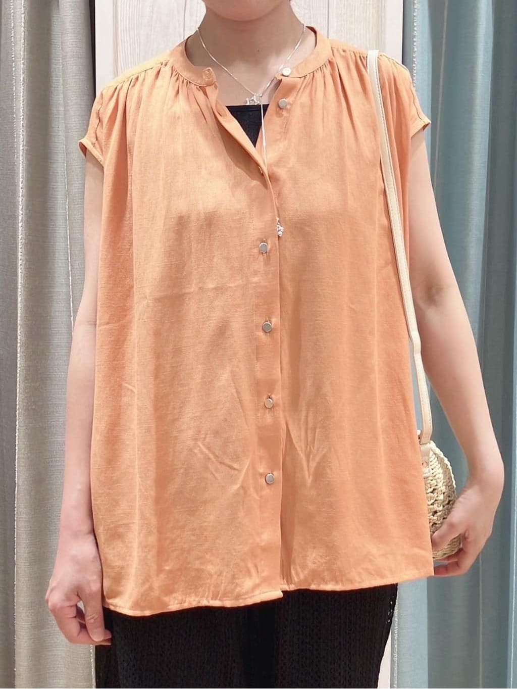 きょんさんの「SHOO･LA･RUE｜【S-LL/洗濯後しわになりにくい】上品にきれい見え スラブギャザーブラウス」を使ったコーディネート