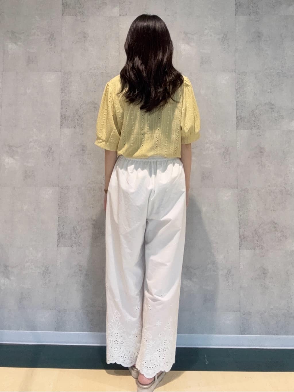 AOIさんの「SHOO･LA･RUE｜【S-LL】華やかさをプラスする 裾刺繍ストレートパンツ」を使ったコーディネート