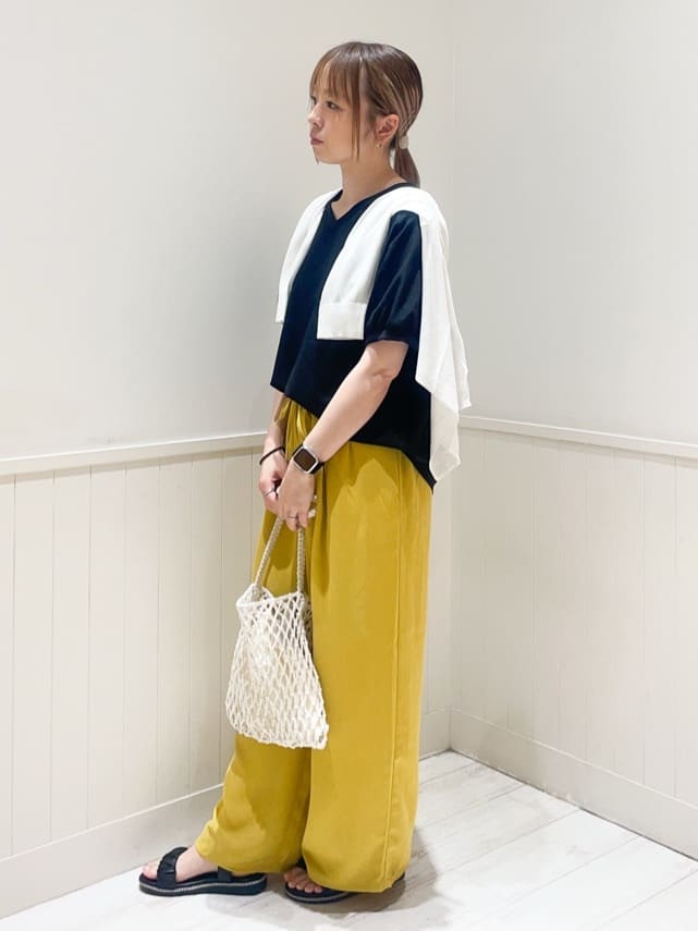 reina.tさんの「SHOO･LA･RUE｜【洗える】ひんやりさらっと 大人のシアーカーディガン」を使ったコーディネート