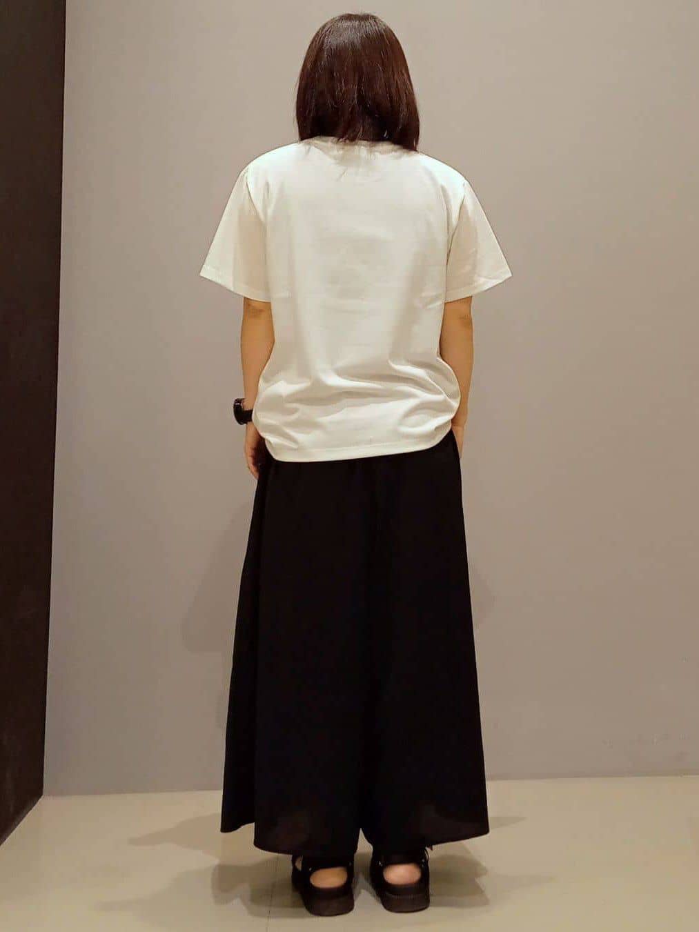 yukaさんの「THE SHOP TK｜カレッジ＆フォトプリントTシャツ【洗濯機OK】」を使ったコーディネート