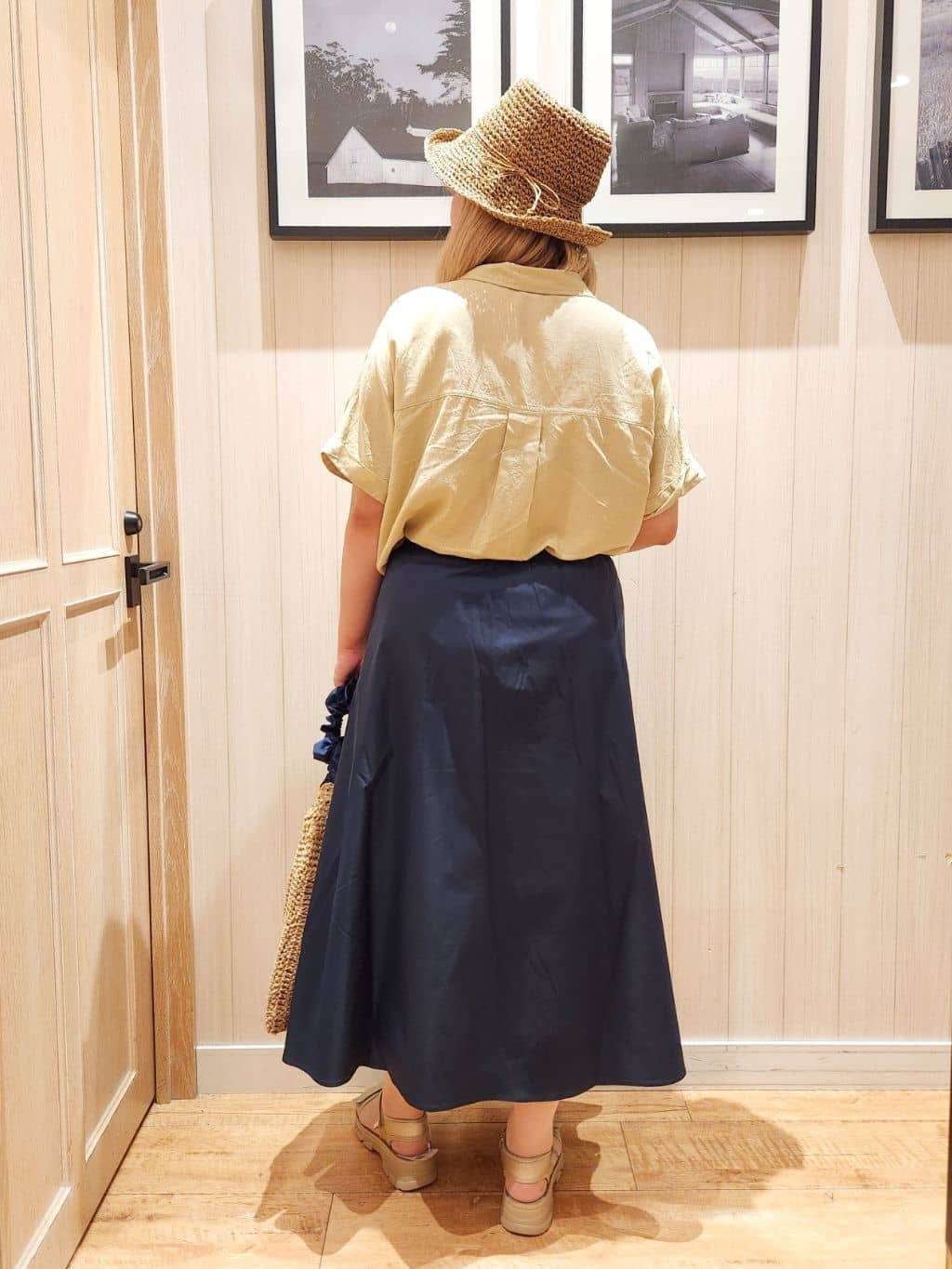 れーやんさんの「SHOO･LA･RUE｜【S-LL/UV/接触冷感/抗菌防臭】体型を自然にカバー フレンチリネンブレンド襟付ドルマンシャツ」を使ったコーディネート