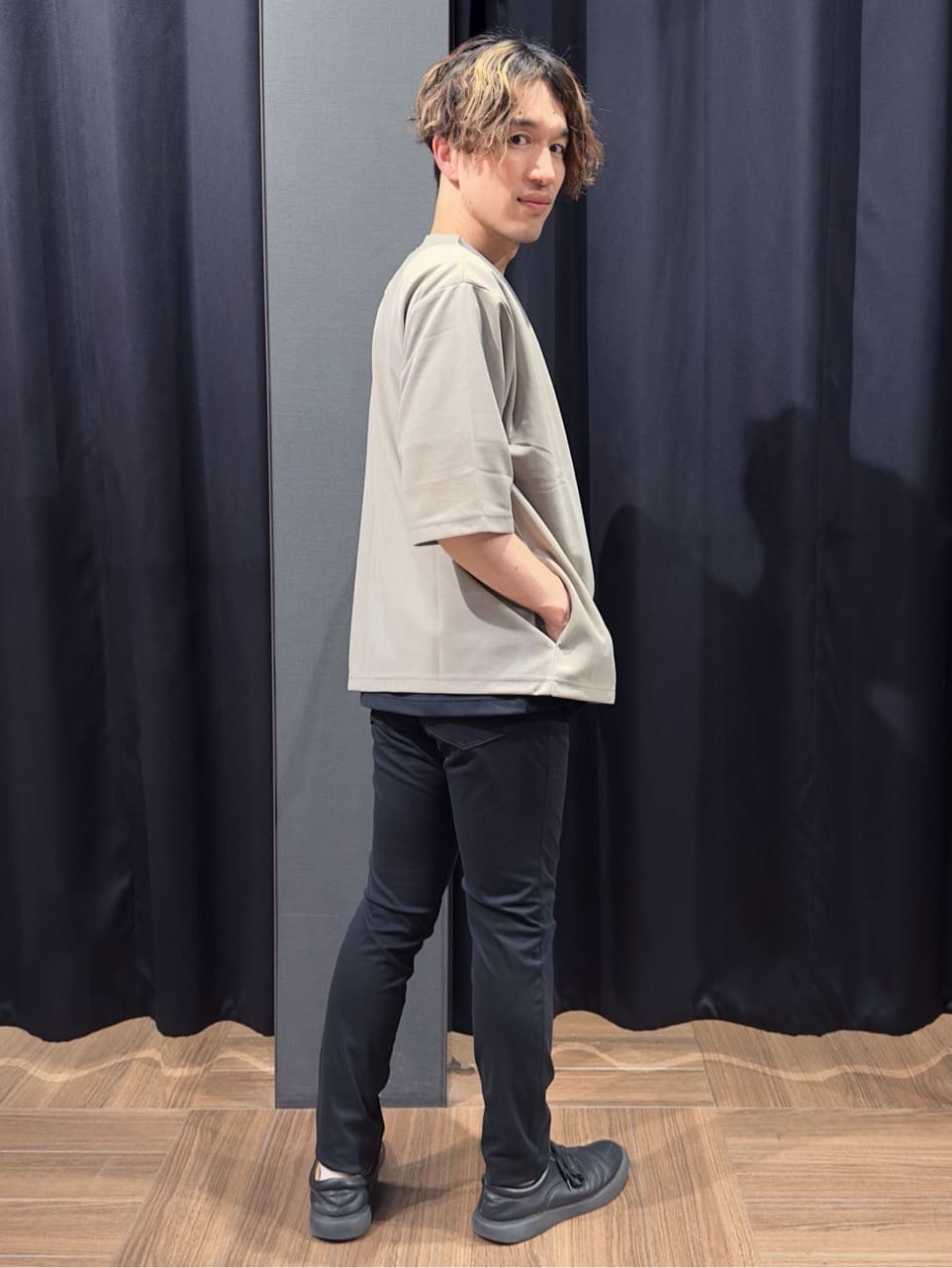 tomoyaさんの「THE SHOP TK｜五分袖カーディガン+半袖Tシャツセットアイテム 洗濯機OK」を使ったコーディネート