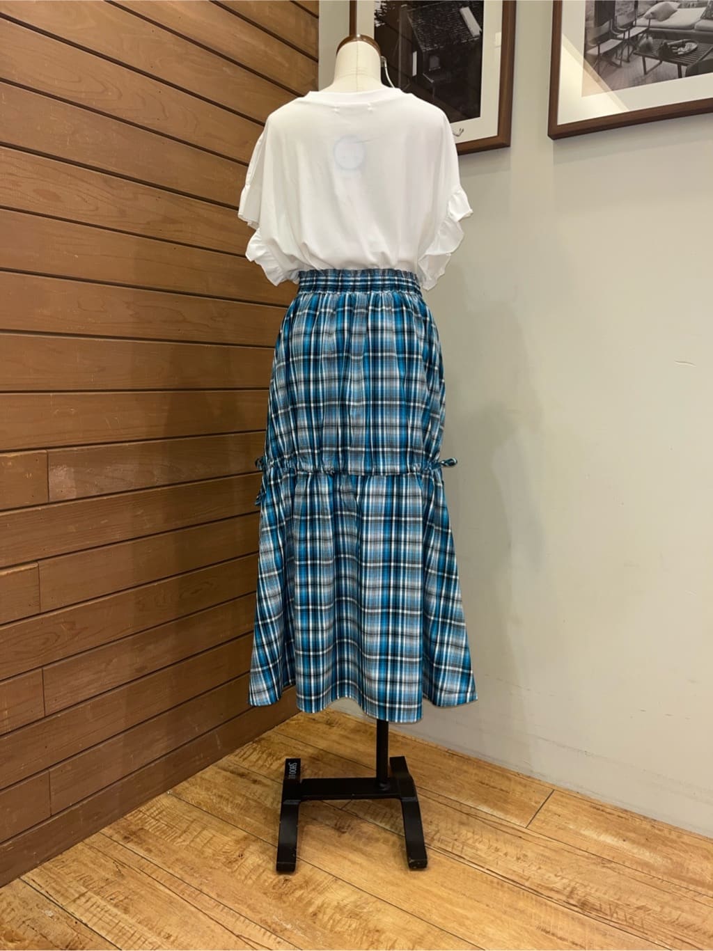 shizuさんの「SHOO･LA･RUE｜【S-LL/汗ジミ軽減/ひんやり/UVカット】フリルTシャツ」を使ったコーディネート