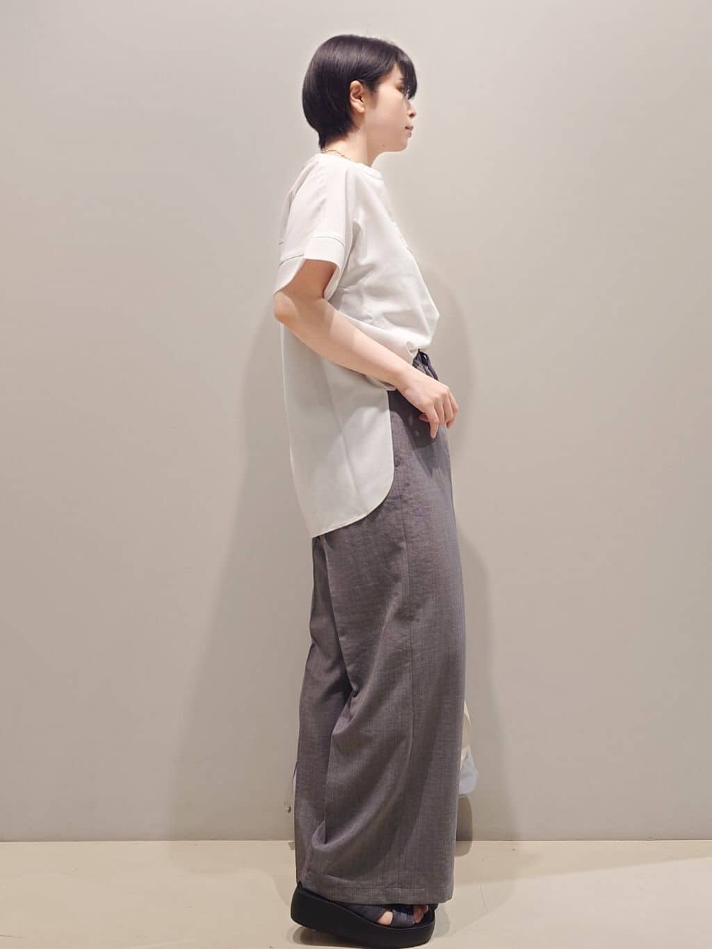 me：)さんの「OPAQUE.CLIP｜《5色展開／SS-LLサイズ》スキッパー金ボタンブラウス／セットアップ対応【防シワ／ストレッチ／洗濯」を使ったコーディネート