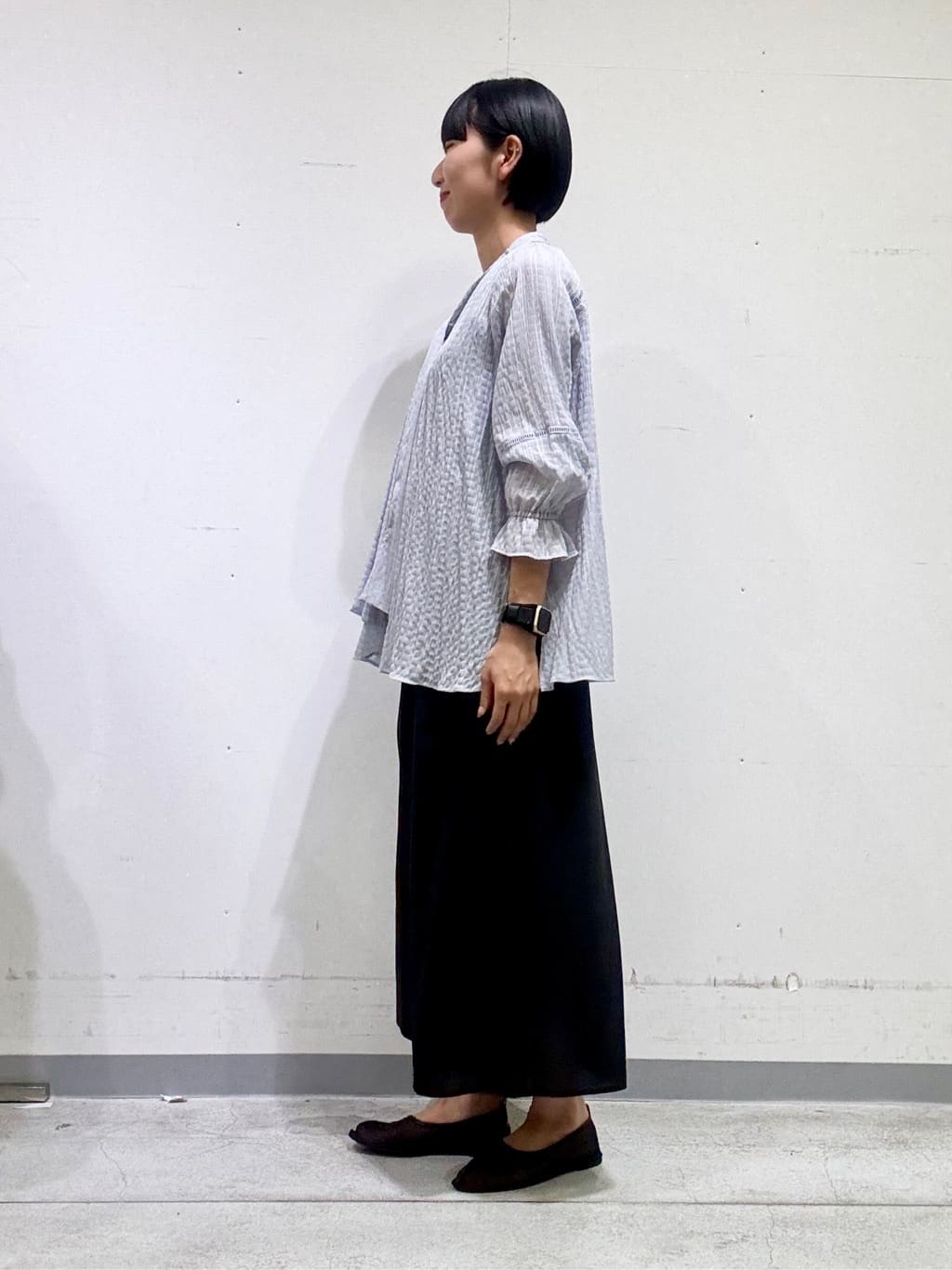 naoさんの「INDIVI｜【洗える／シャーリング素材】ボリューム袖エアリーブラウス」を使ったコーディネート