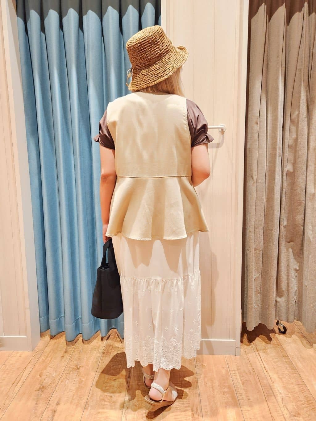 れーやんさんの「SHOO･LA･RUE｜【S-LL/UV/プチプラ】お袖タックで好印象 デザインTシャツ」を使ったコーディネート