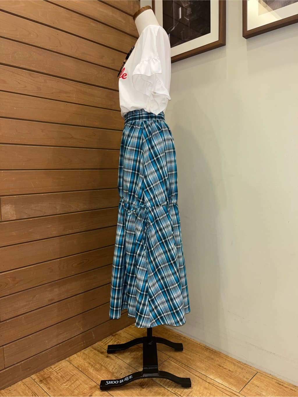 shizuさんの「SHOO･LA･RUE｜【S-LL/汗ジミ軽減/ひんやり/UVカット】フリルTシャツ」を使ったコーディネート