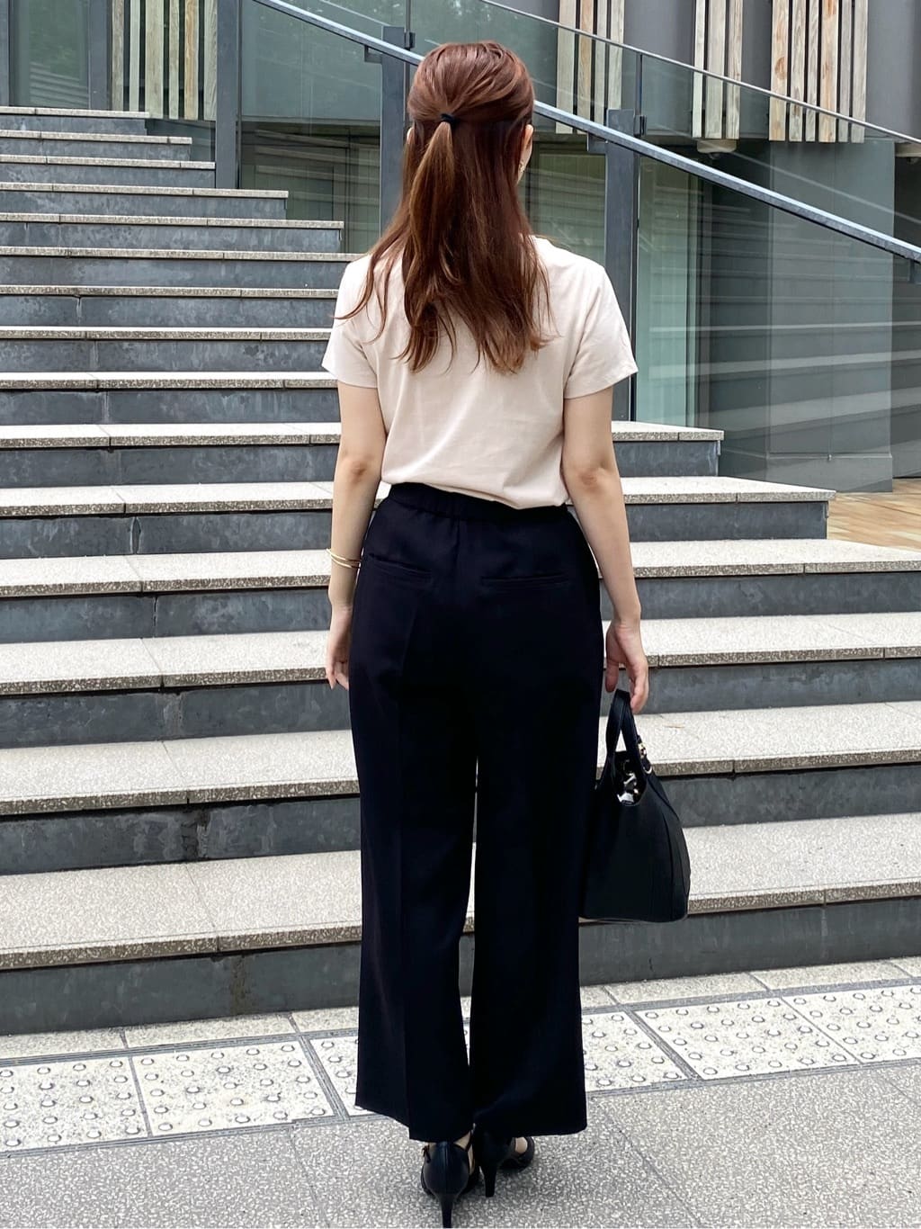 みさかさんの「index｜パール調アシメドッキングTシャツ【洗える／接触冷感】」を使ったコーディネート