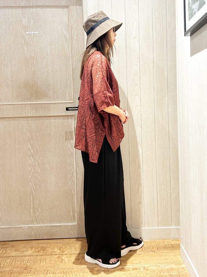 yukaさんの「SHOO･LA･RUE｜大人レトロスタイルに レースポンチョシャツ」を使ったコーディネート