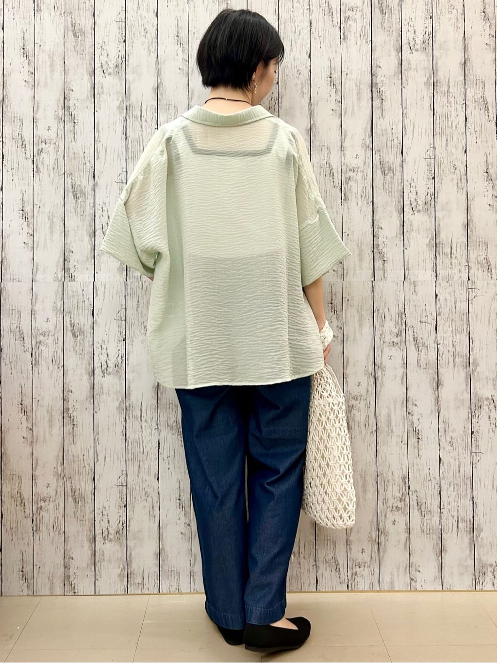 ちぐささんの「SHOO･LA･RUE｜ゆるっと感がこなれ見え ワッシャーシアー半袖シャツ」を使ったコーディネート