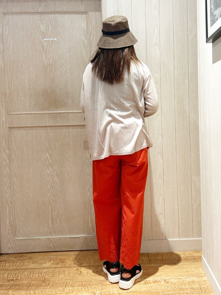 yukaさんの「SHOO･LA･RUE｜【S-LL/ひんやり/UV】手の甲まで隠れる トッパーカーディガン」を使ったコーディネート