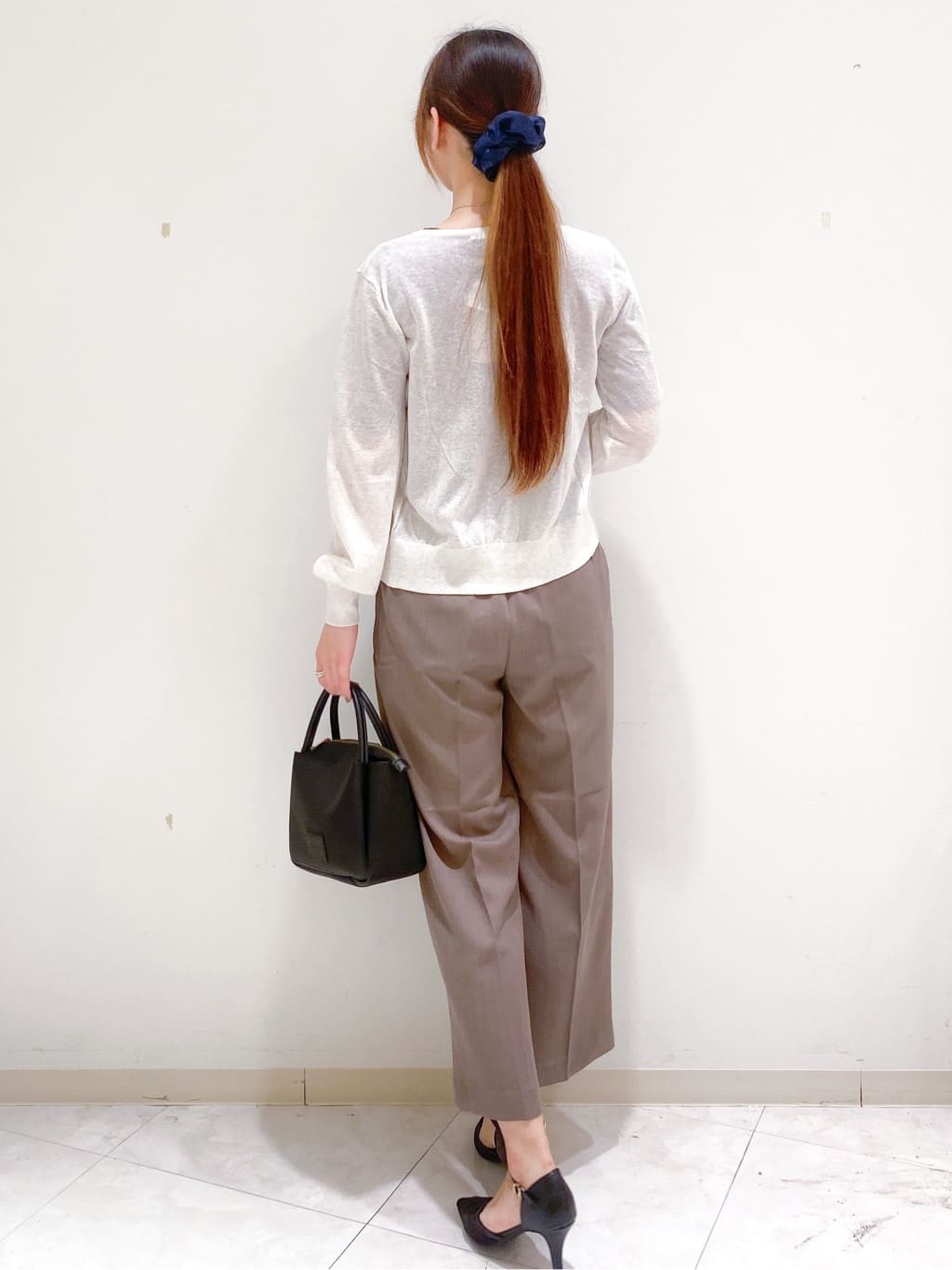 yurinaさんの「index｜《7色展開／XS-LLサイズ》ビジューボタンクルーネックカーディガン【洗濯機洗い可】」を使ったコーディネート