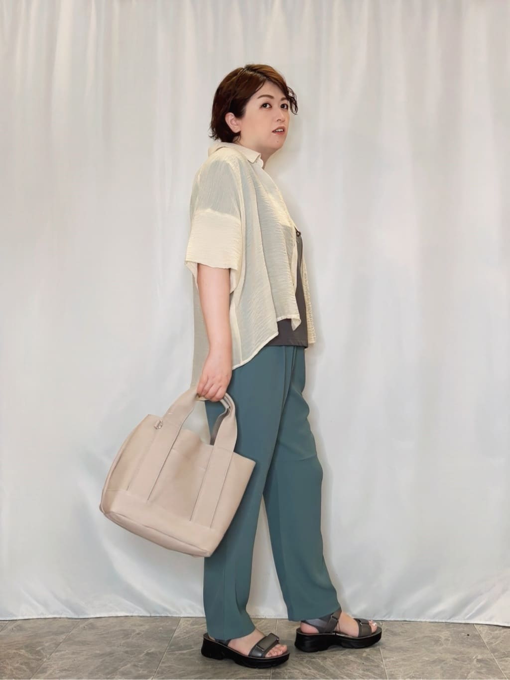 たみさんの「SHOO･LA･RUE｜ゆるっと感がこなれ見え ワッシャーシアー半袖シャツ」を使ったコーディネート