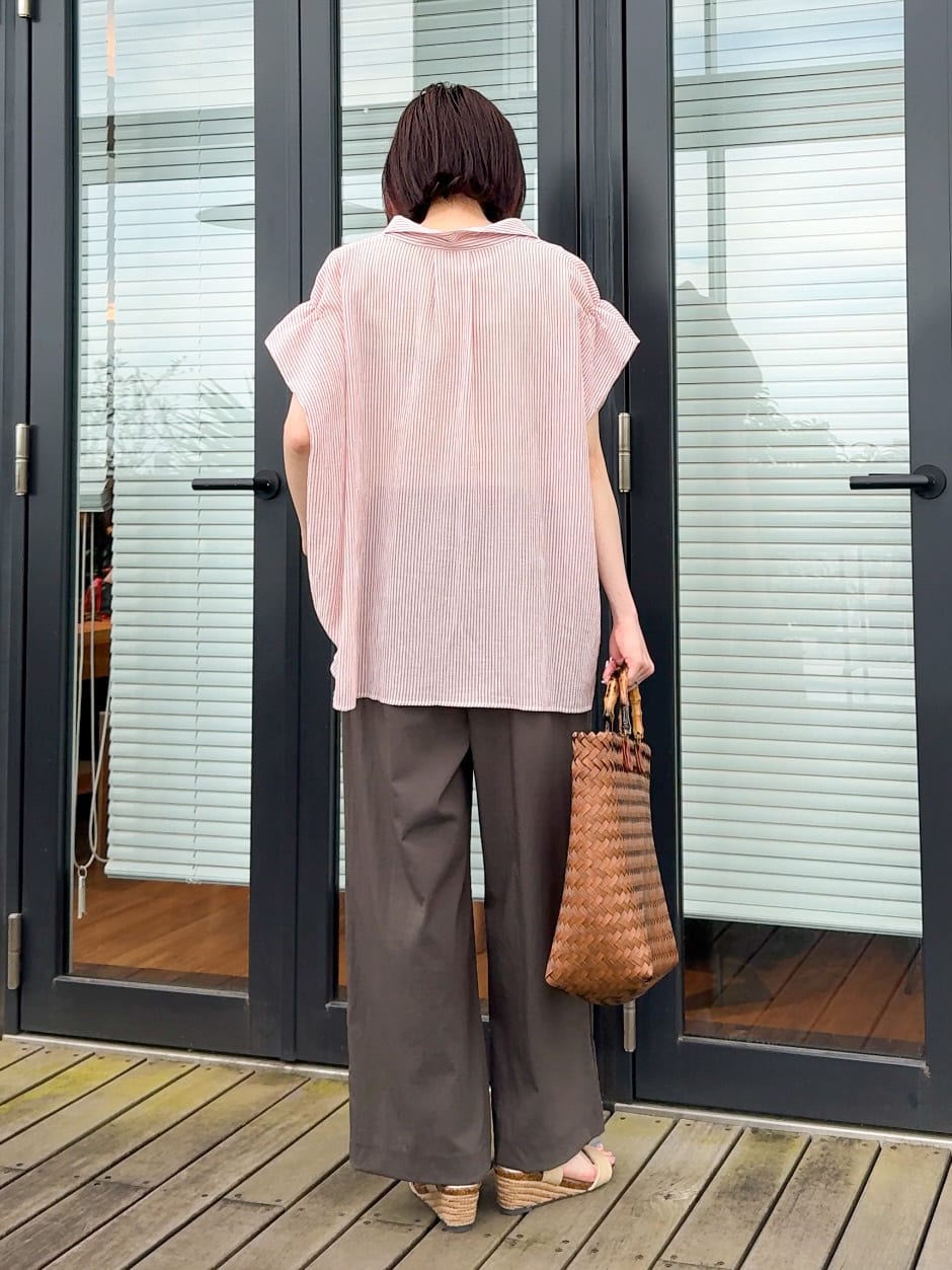 𝐜𝐡𝐢𝐤𝐚さんの「SHOO･LA･RUE｜【S-LL】さらシャリコットン 上品なシアー感のデザインシャツ」を使ったコーディネート
