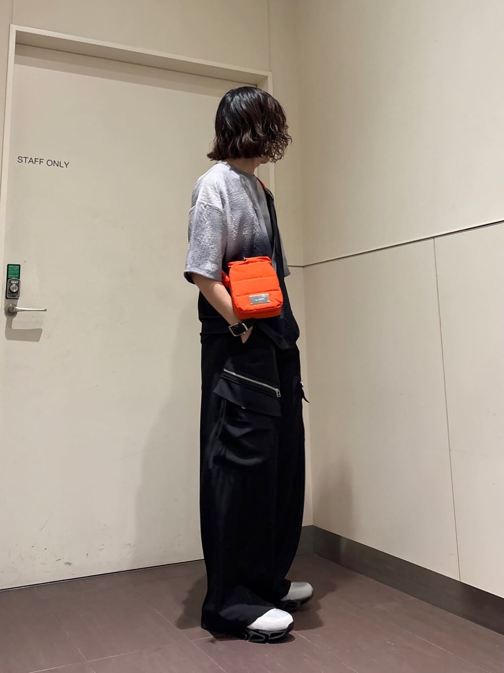 ナノシーさんの「tk.TAKEO KIKUCHI｜ブラーフクレジャカードカットソー」を使ったコーディネート