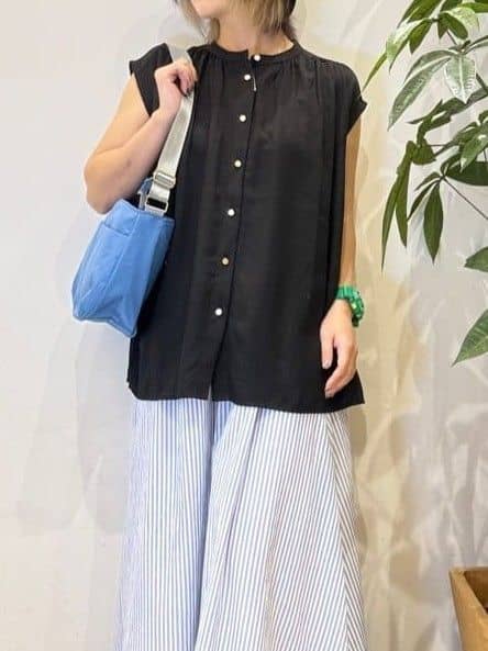 misakiさんの「SHOO･LA･RUE｜【S-LL/洗濯後しわになりにくい】上品にきれい見え スラブギャザーブラウス」を使ったコーディネート