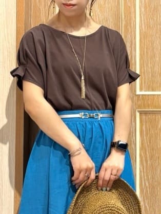 meiさんの「SHOO･LA･RUE｜【S-LL/UV/プチプラ】お袖タックで好印象 デザインTシャツ」を使ったコーディネート