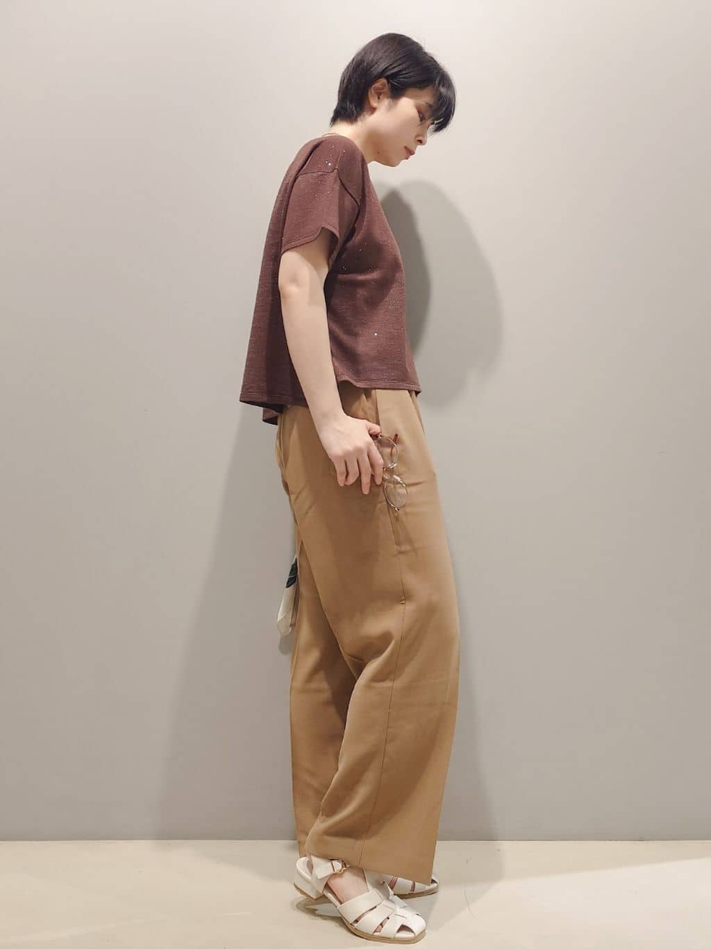 me：)さんの「OPAQUE.CLIP｜スパンコールサマーニット【洗濯機洗い可／抗ピル】」を使ったコーディネート