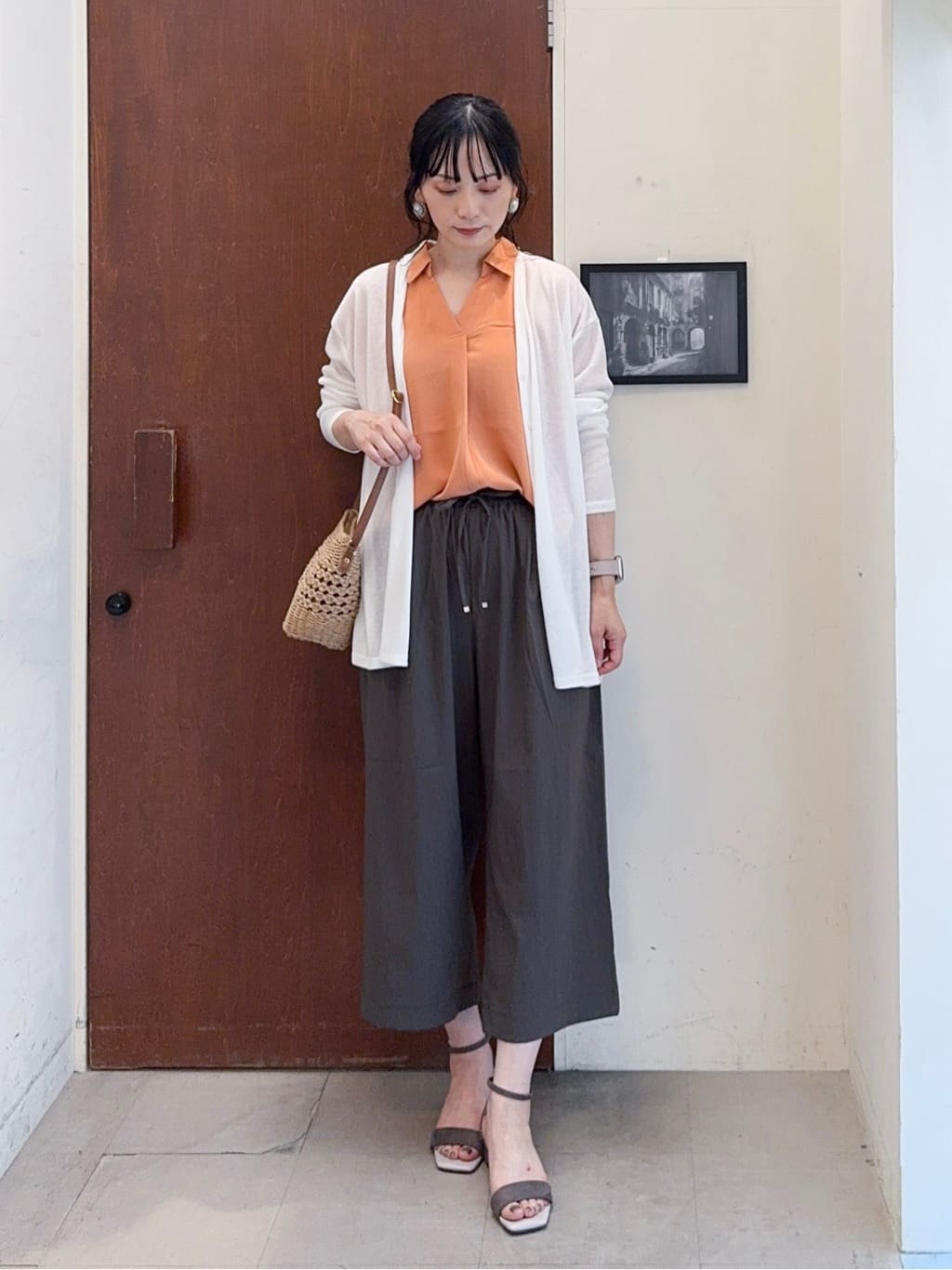 𝐇𝐢𝐫𝐨𝐦𝐢さんの「SHOO･LA･RUE｜【S-LL/ひんやり/UV】手の甲まで隠れる トッパーカーディガン」を使ったコーディネート