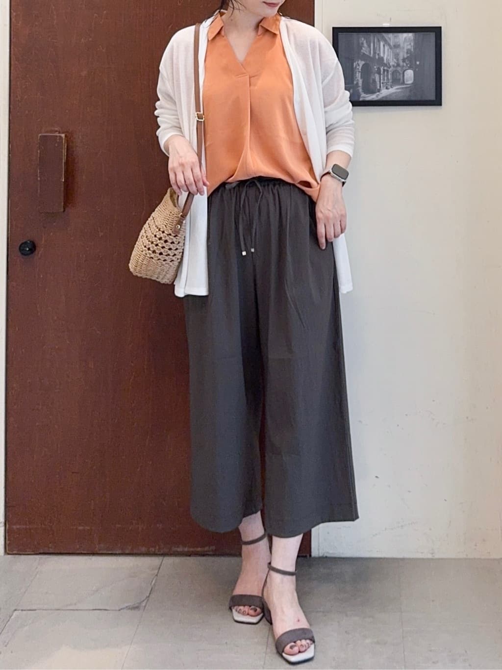 𝐇𝐢𝐫𝐨𝐦𝐢さんの「SHOO･LA･RUE｜【S-LL/ひんやり/UV】手の甲まで隠れる トッパーカーディガン」を使ったコーディネート