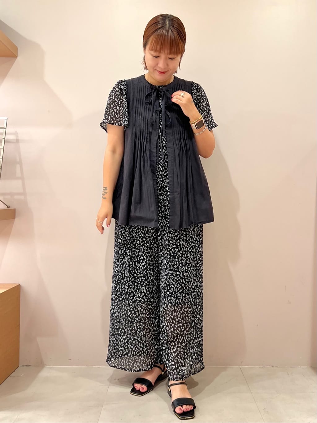 TAKAさんの「ESPERANZA｜スクエアトゥクリアローヒールサンダル」を使ったコーディネート