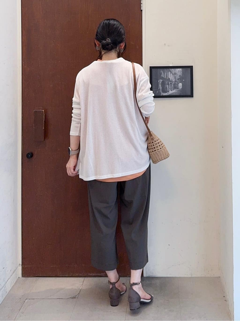 𝐇𝐢𝐫𝐨𝐦𝐢さんの「SHOO･LA･RUE｜【S-LL/ひんやり/UV】手の甲まで隠れる トッパーカーディガン」を使ったコーディネート