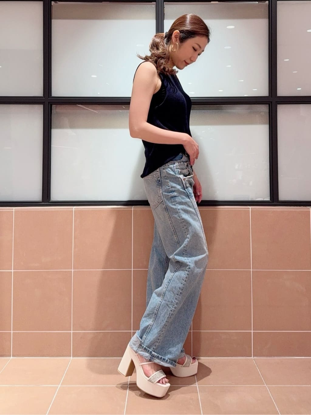 kaoriさんの「ESPERANZA｜【ラク盛り／サンダル】リピーター続出／脚長美脚　ミュールサンダル」を使ったコーディネート