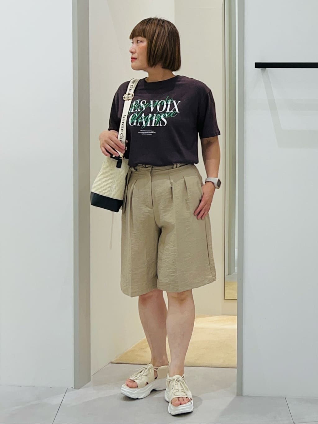 タナさんの「THE SHOP TK｜フォトアソートTシャツ【接触冷感/UV/毛玉になりにくい/洗濯機OK】」を使ったコーディネート