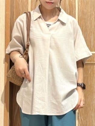 meiさんの「SHOO･LA･RUE｜【S-LL/UV/接触冷感/抗菌防臭】体型を自然にカバー フレンチリネンブレンド襟付ドルマンシャツ」を使ったコーディネート