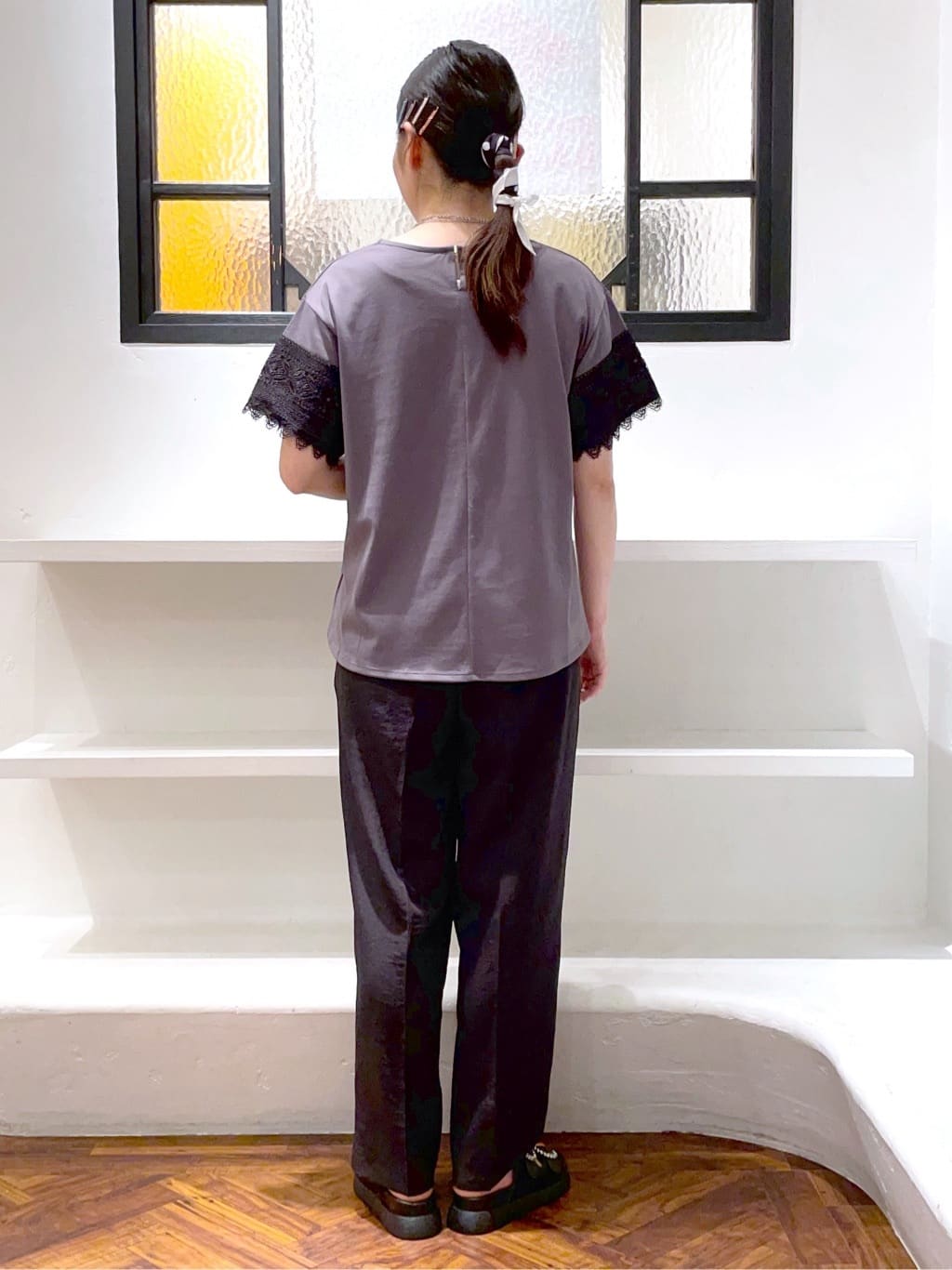 あんりさんの「grove｜【洗える/二の腕カバー】上品なレースで叶える、きちんと見えの夏Tシャツ」を使ったコーディネート