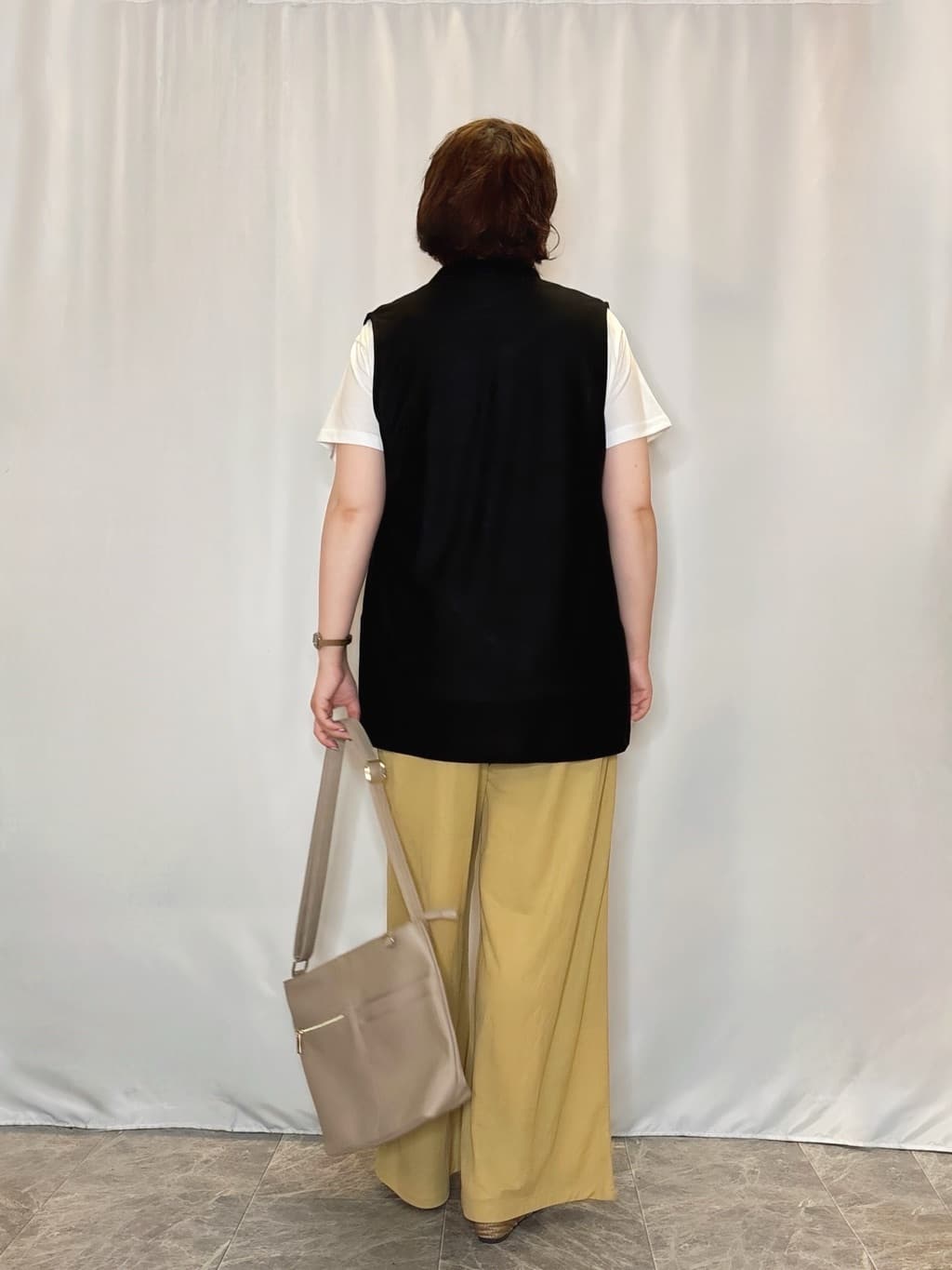 たみさんの「SHOO･LA･RUE｜【2点セット】着回しいろいろ ジレ＋ロゴTシャツ」を使ったコーディネート