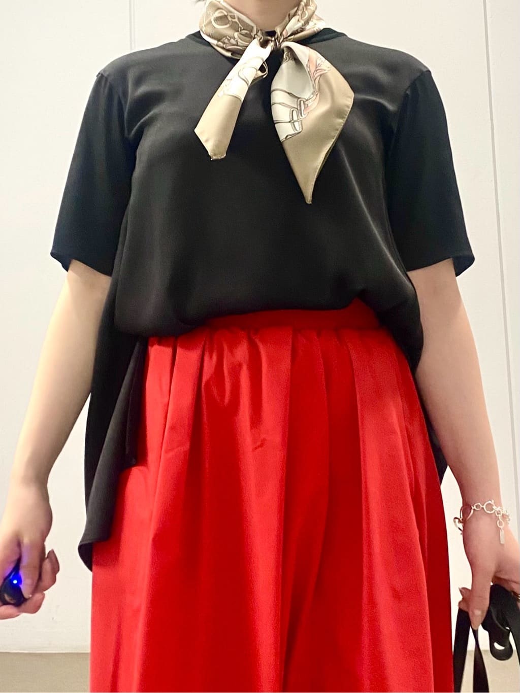 misakiさんの「INDIVI｜【バックシャン】デザインTブラウス」を使ったコーディネート