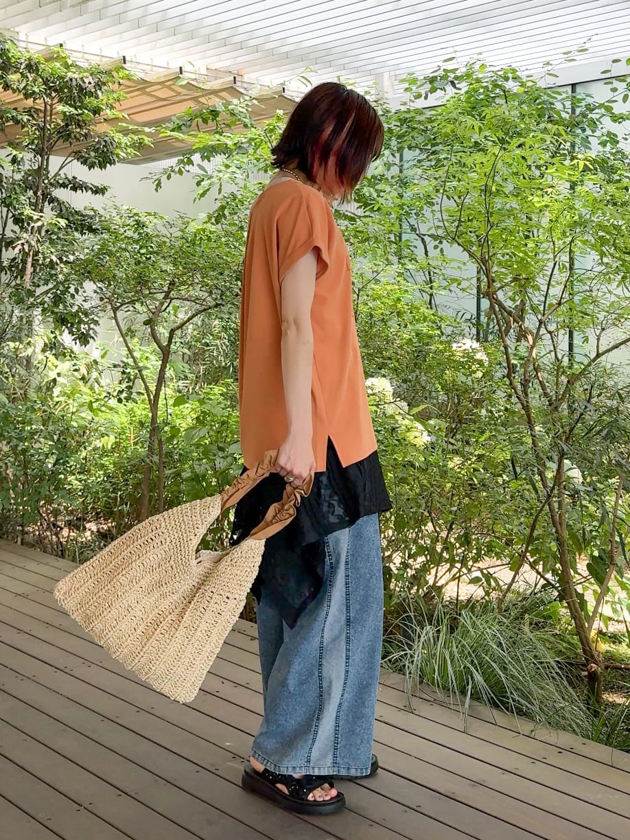 𝐜𝐡𝐢𝐤𝐚さんの「SHOO･LA･RUE｜【2WAY】スカートにもなる イレヘム レースビスチェ」を使ったコーディネート