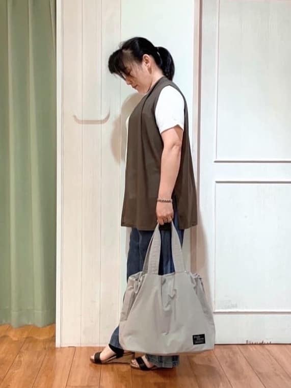 ke-yさんの「SHOO･LA･RUE｜【2点セット】着回しいろいろ ジレ＋ロゴTシャツ」を使ったコーディネート