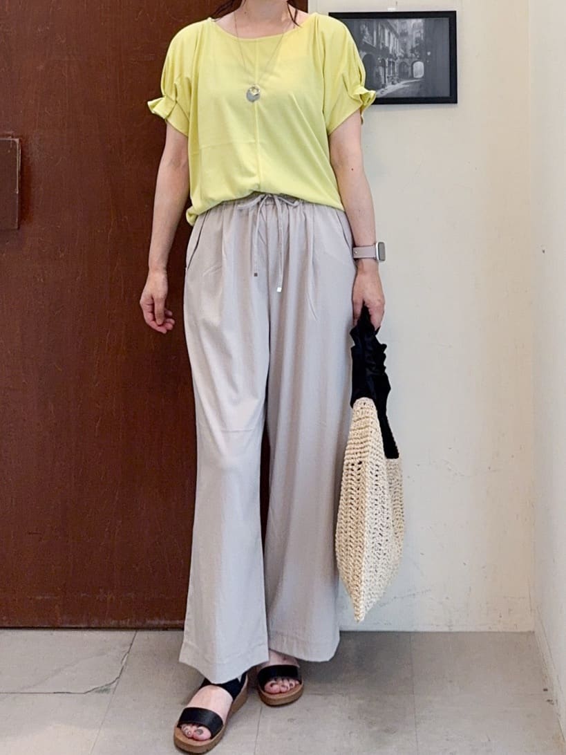 𝐇𝐢𝐫𝐨𝐦𝐢さんの「SHOO･LA･RUE｜【S-LL/UV/プチプラ】お袖タックで好印象 デザインTシャツ」を使ったコーディネート