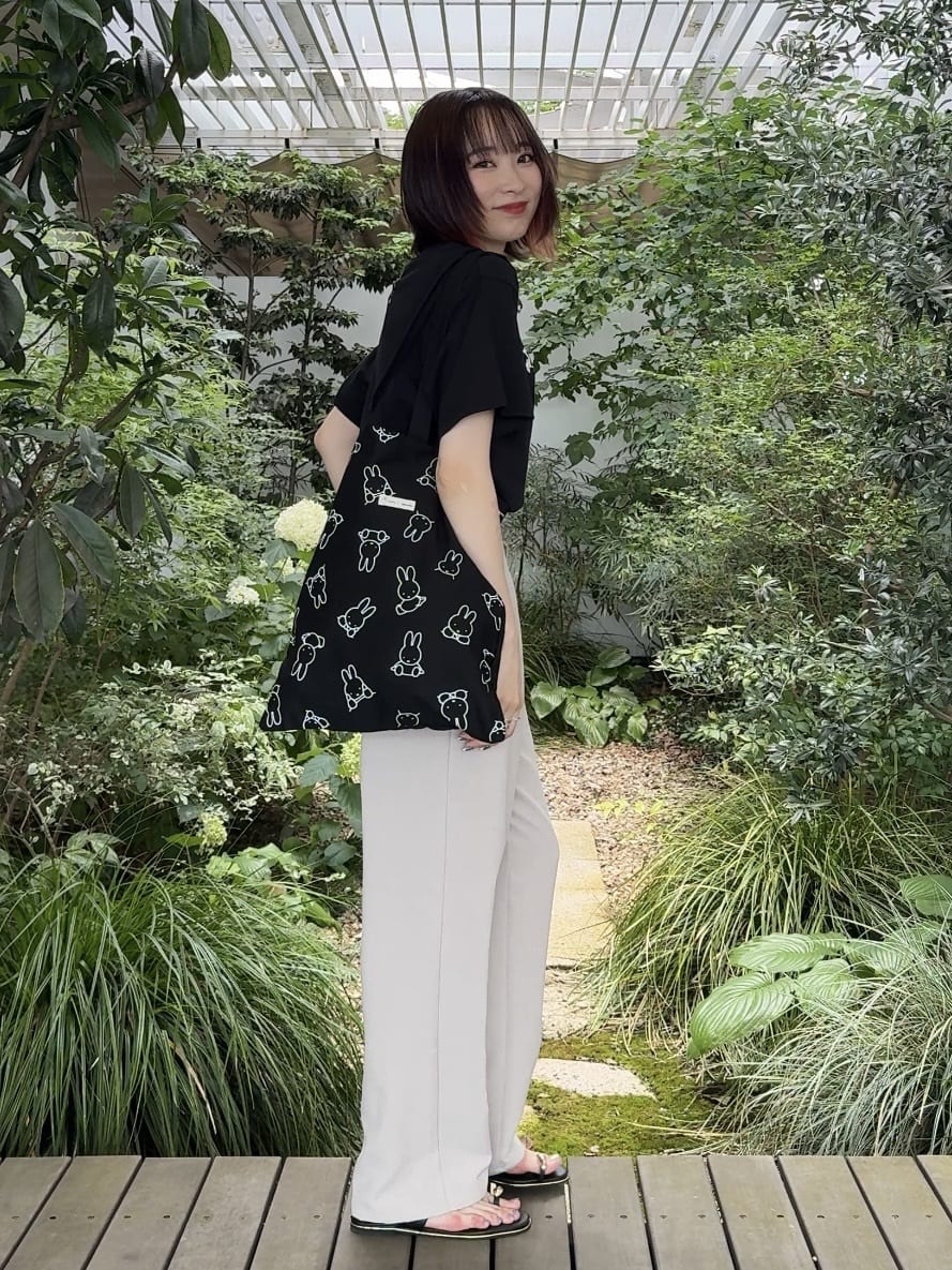 𝐜𝐡𝐢𝐤𝐚さんの「SHOO･LA･RUE｜【miffy】グラフィックTシャツ」を使ったコーディネート